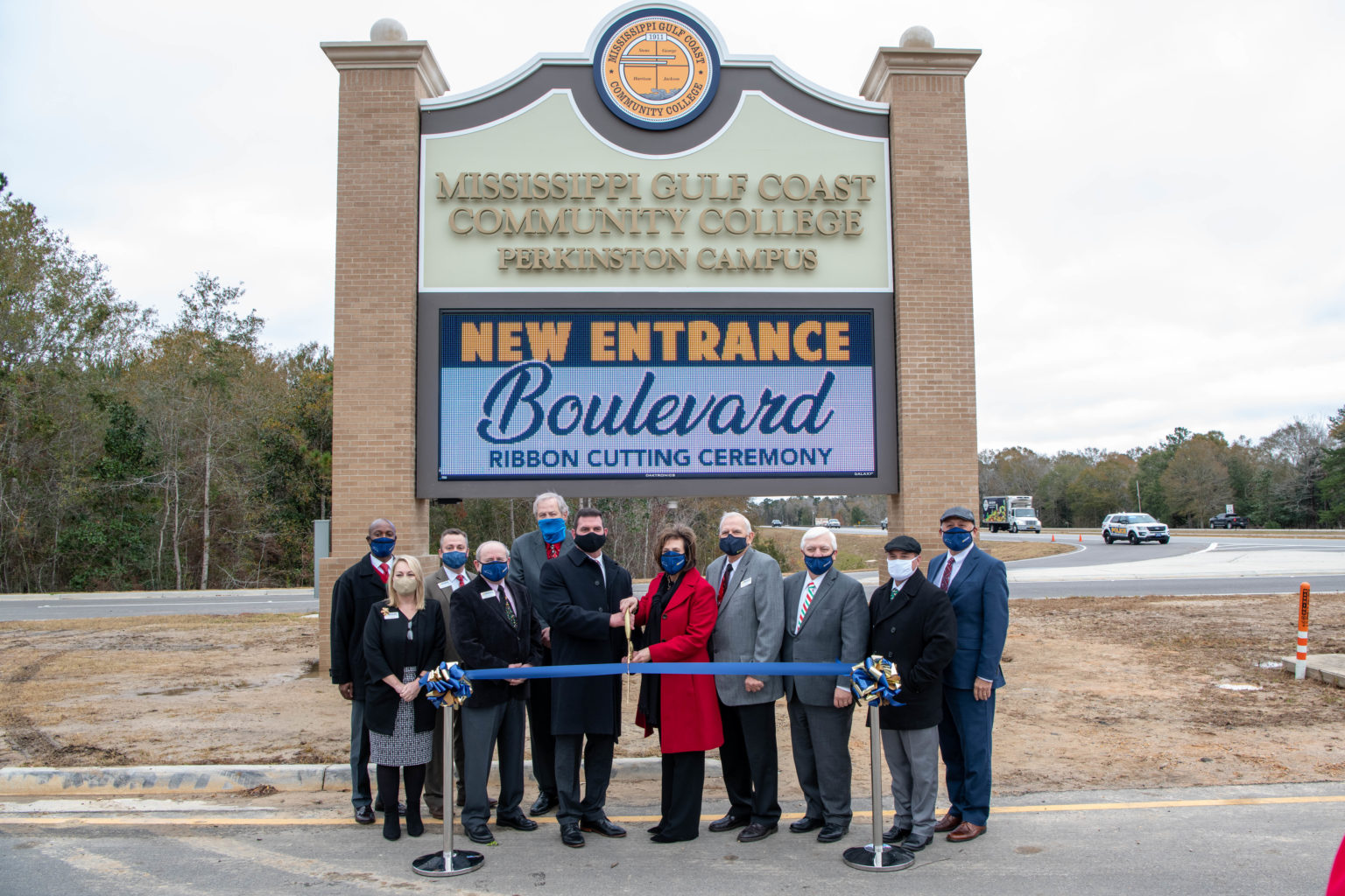 MGCCC Perkinston Campus cuts ribbons for new facility, entrance