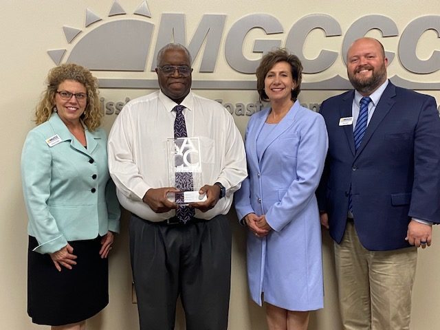 MGCCC instructor Essix Miskel wins prestigious AACC Award of Excellence
